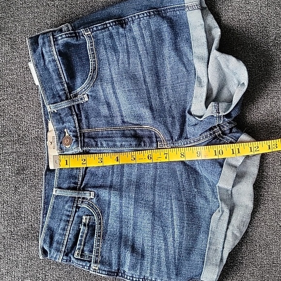 3 for $15 item🎉Hollister Short-Short High Rise Denim Shorts - Picture 3 of 4